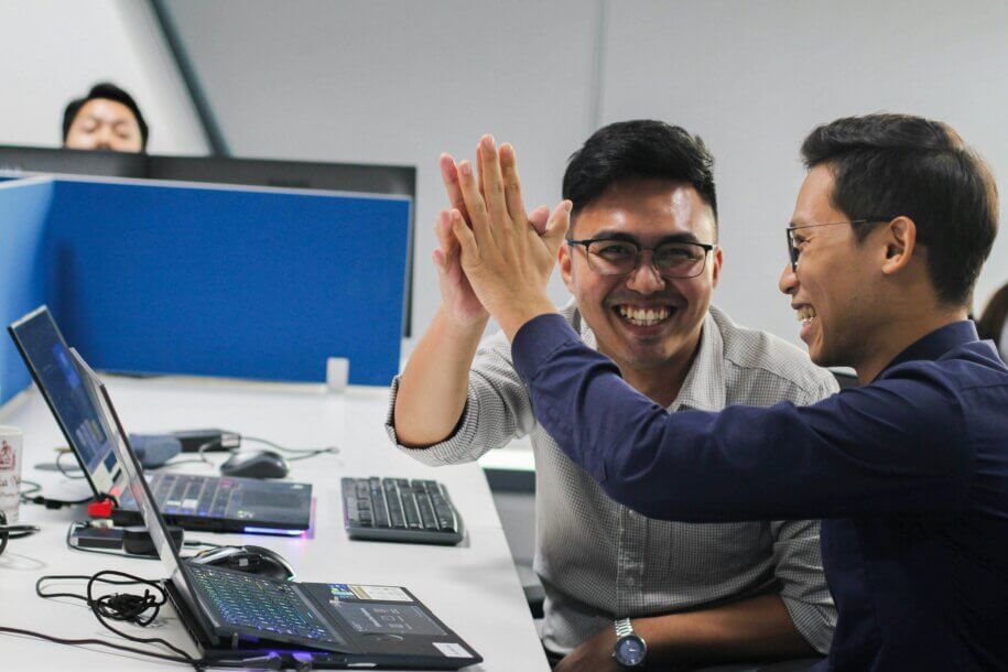 Punya tim IT tanpa hire? Ini solusinya.